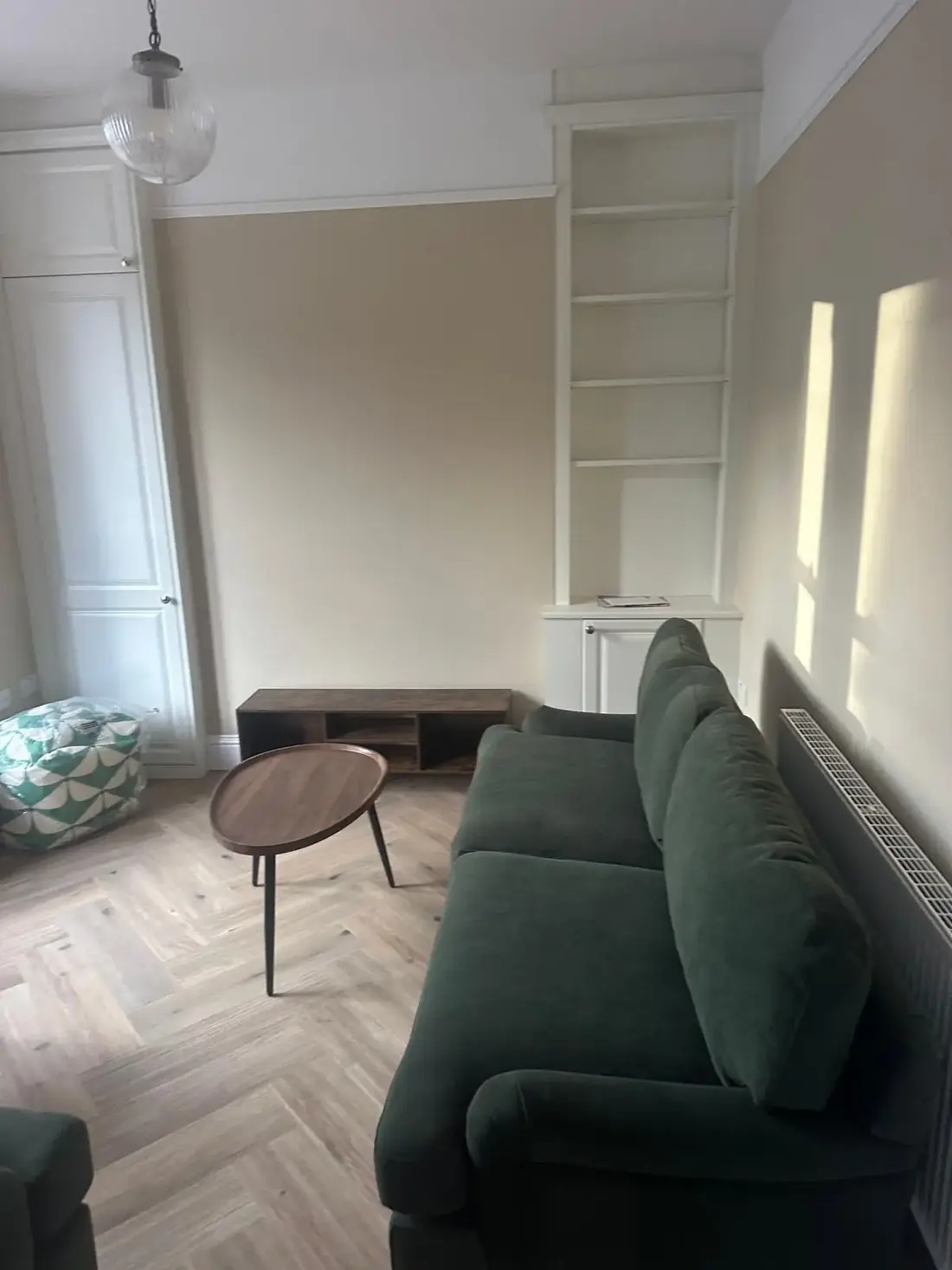 Renovated living room in an Oxford property with new flooring and decoration